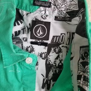 Volcom shortsleeve bird pattern buttondown